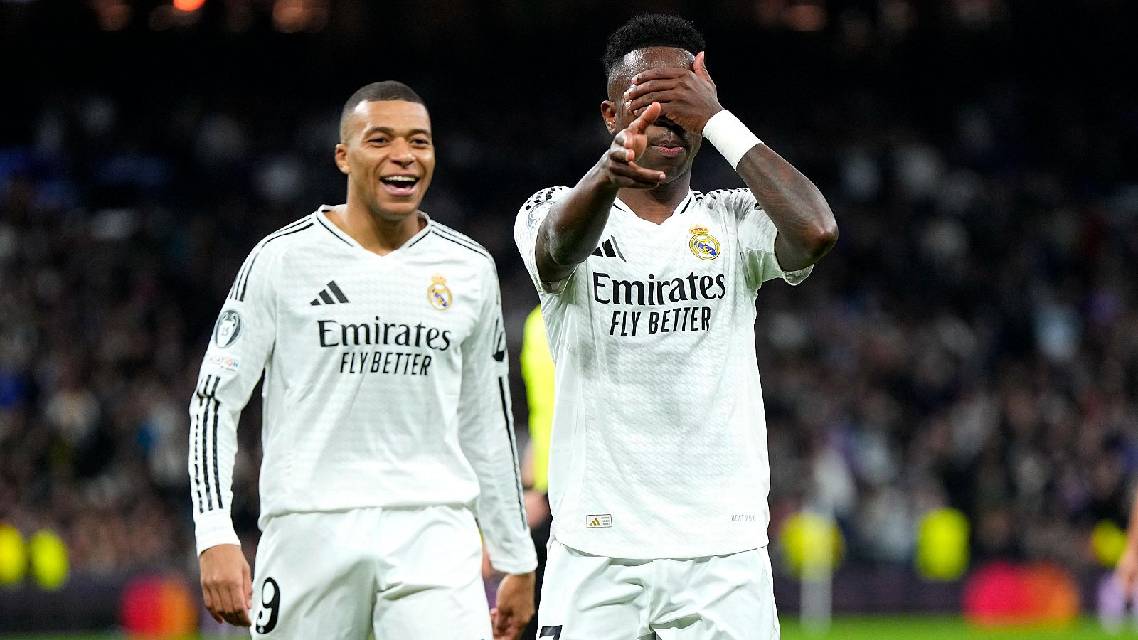Grabación en vivo con Guillermo Mbappé de fondo tras anotar su gol en la victoria del Real Madrid 5-0 sobre el Salzburgo en Champions